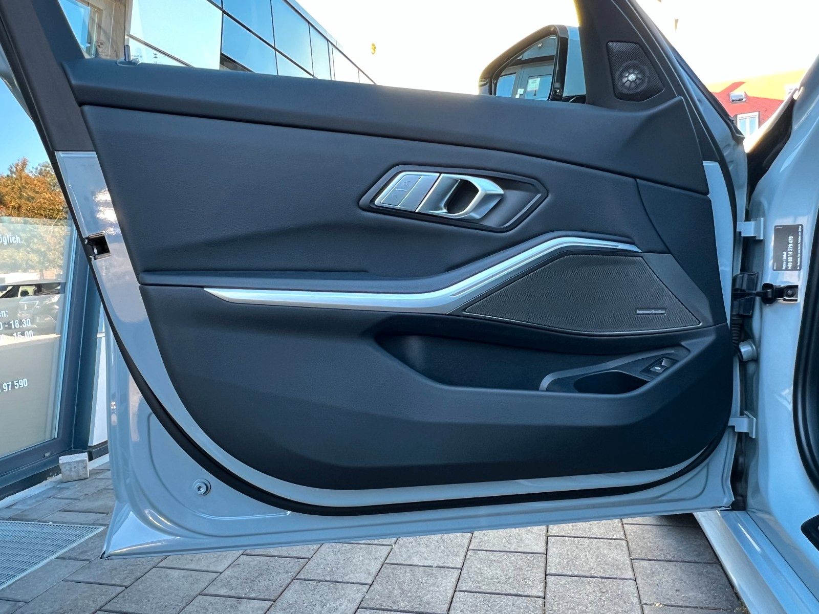 BMW 320d xDrive M Sport*360°HUD*Pano*HK*Standhzg*ACC