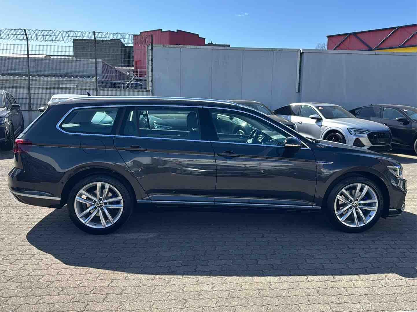 Volkswagen Passat Variant GTE - Samsaru's Car Outlet