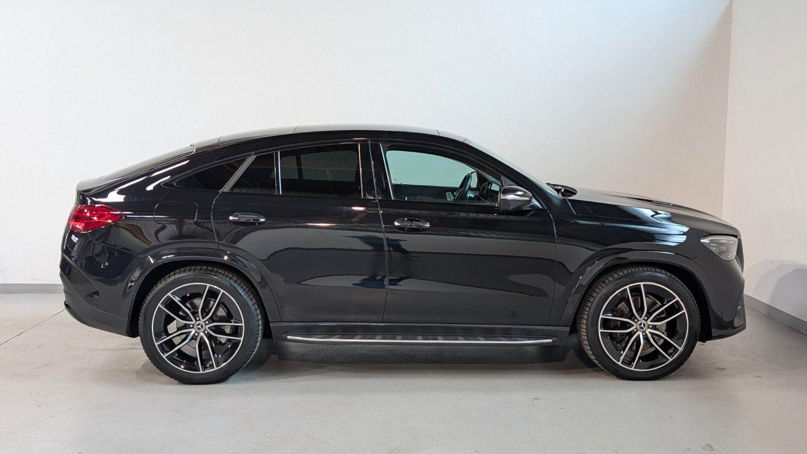 Mercedes-Benz GLE 300 d 4Matic Coupe AMG-MB100-AHK-PANO-DSTR+