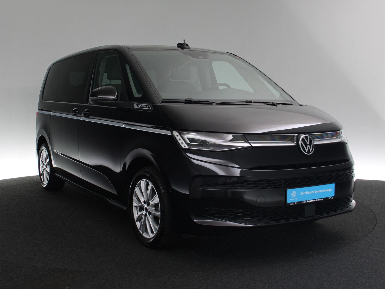 Volkswagen T7 Multivan 2.0 TDI Style - Samsaru's Car Outlet