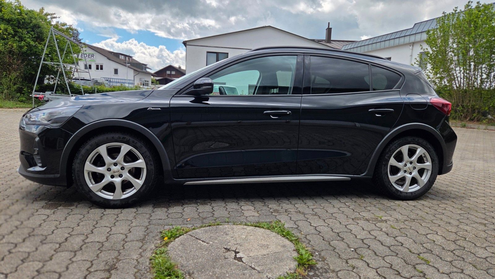 Ford Focus Lim. Active X 1. Hand 8fach bereift