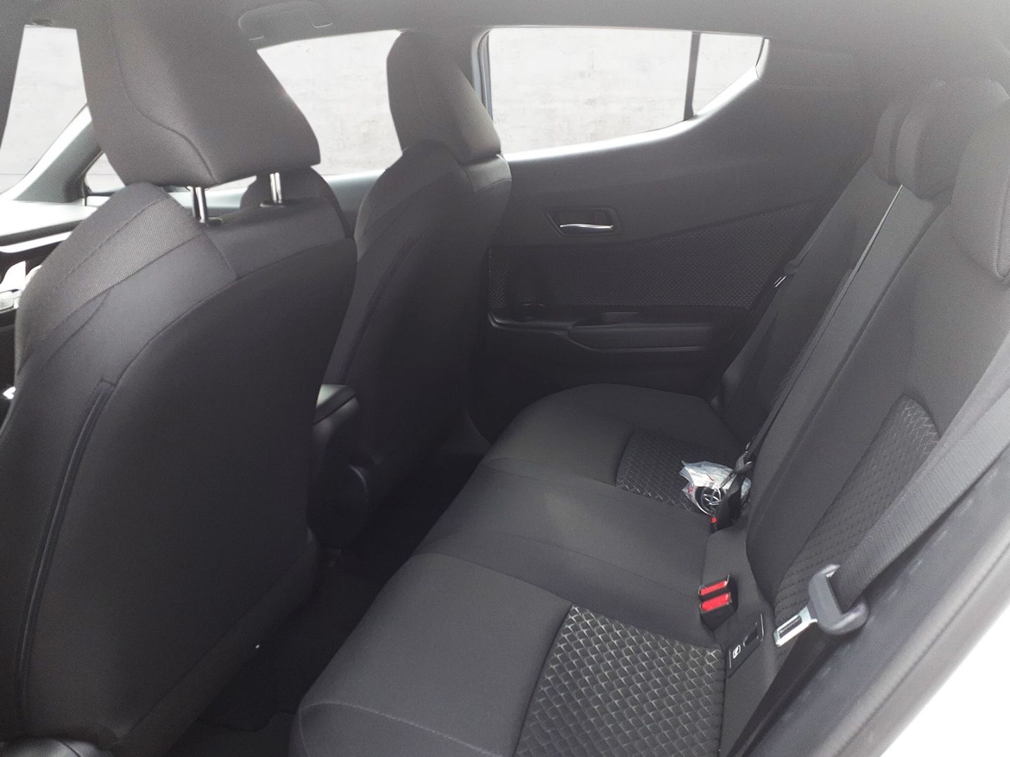 Toyota C-HR 1.8-l-Hybrid Flow - Samsaru's Car Outlet