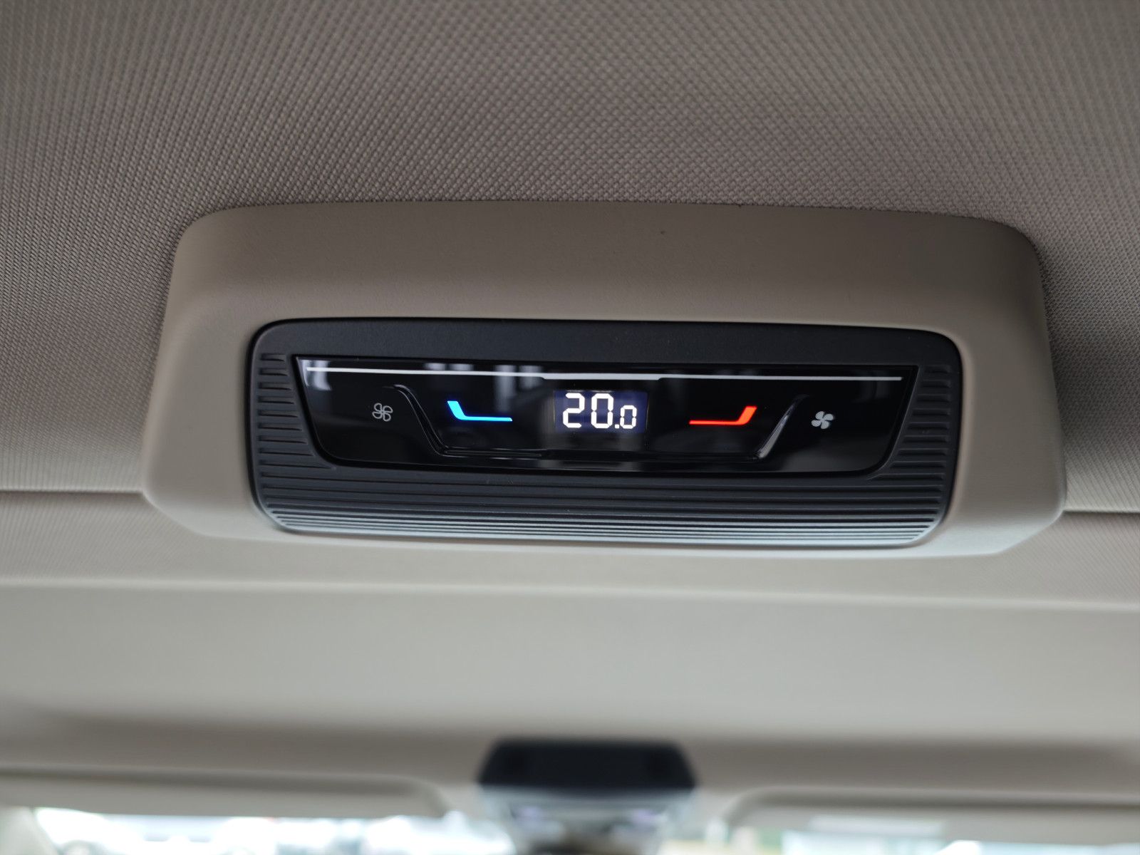 Volkswagen T7 Multivan Life - Samsaru's Car Outlet