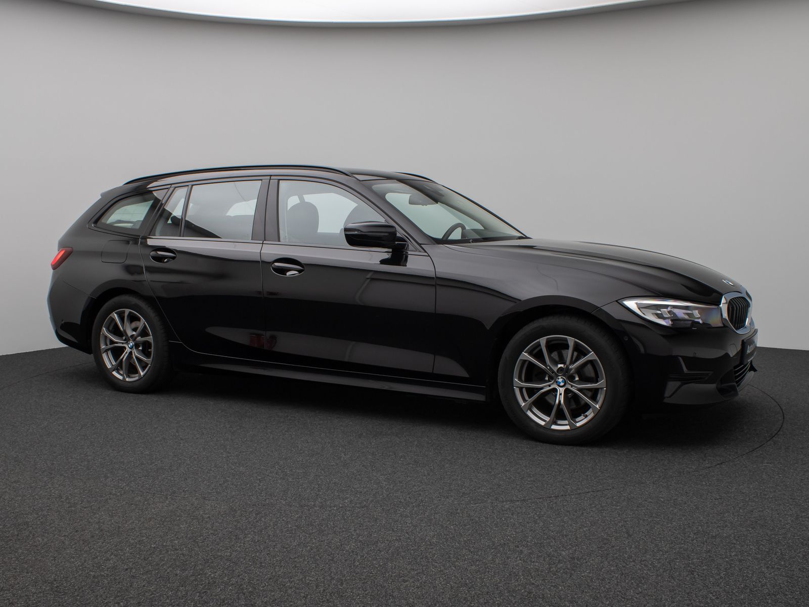 BMW 320d SportLine - Samsaru's Car Outlet