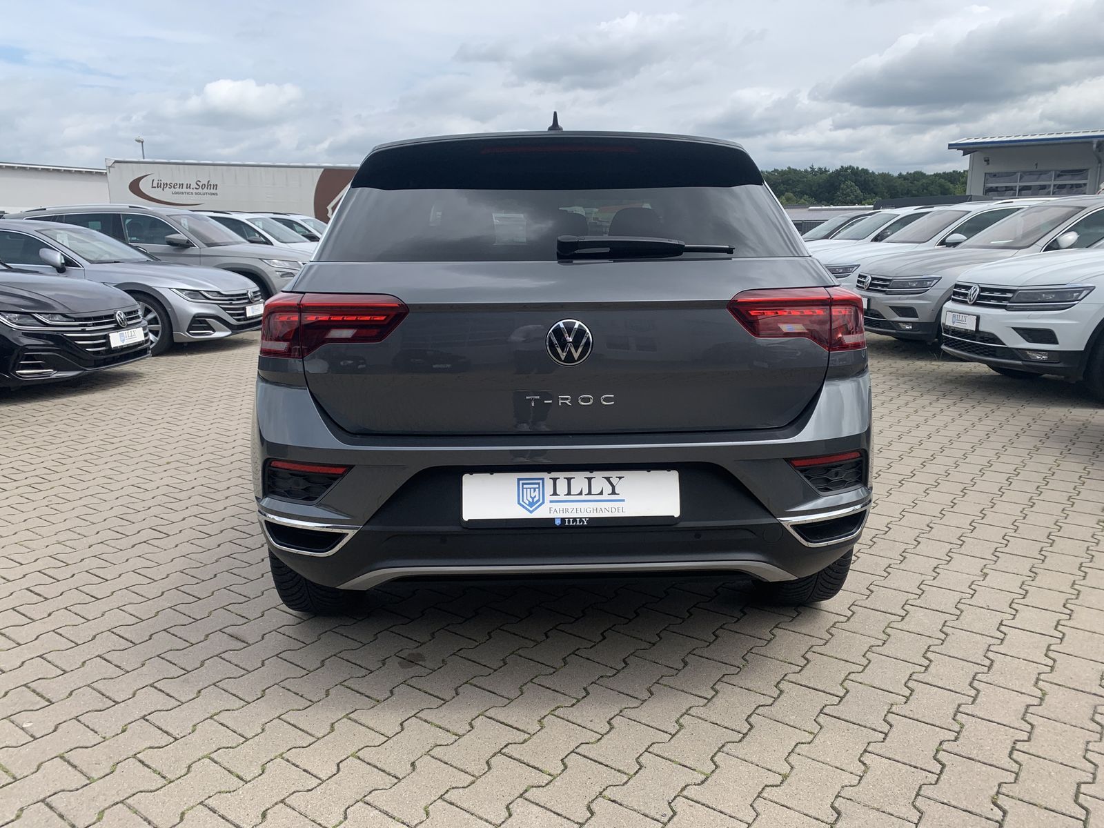 Volkswagen T-Roc 1.5 TSI Sport - Samsaru's Car Outlet