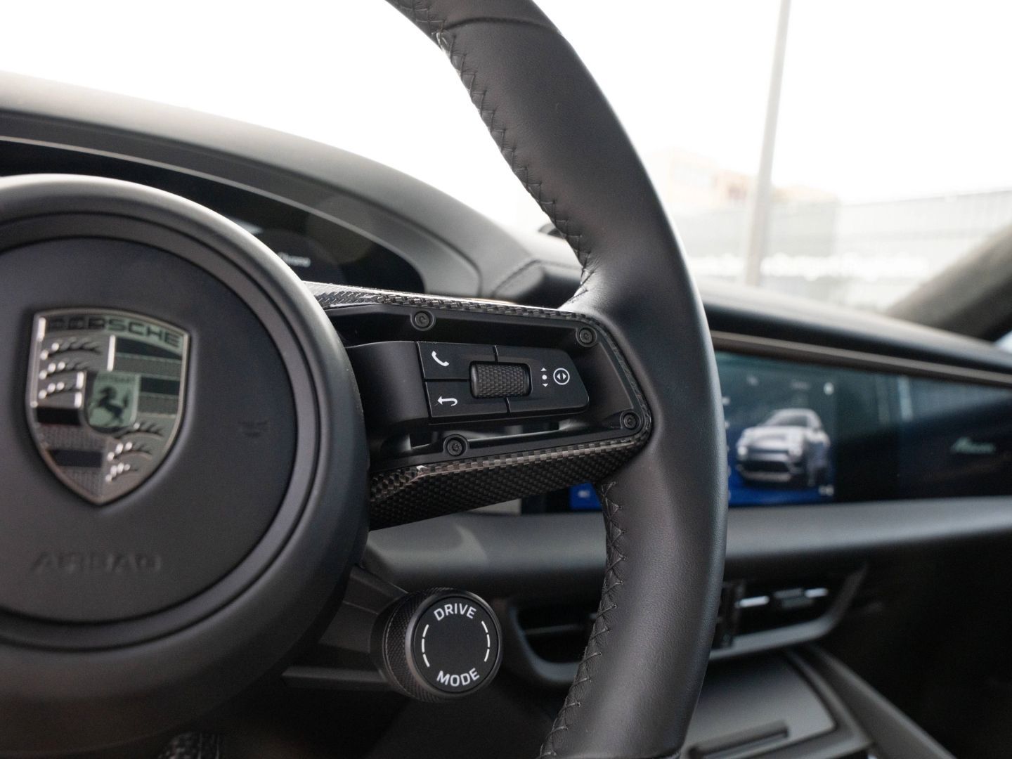 Porsche Macan Turbo Burmester AHK AR HUD Surround View