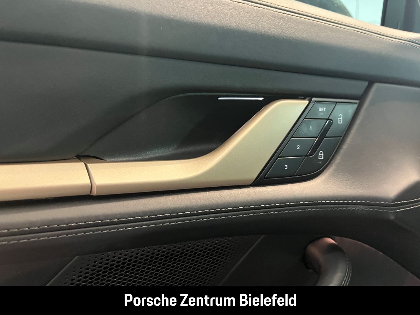 Porsche Taycan 4S Cross Turismo Panorama Luftfederung