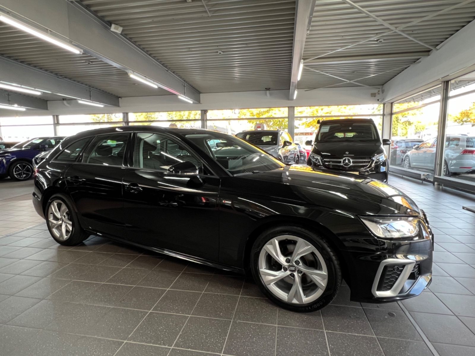 Audi A4 Avant 35 TDI S line - Samsaru's Car Outlet