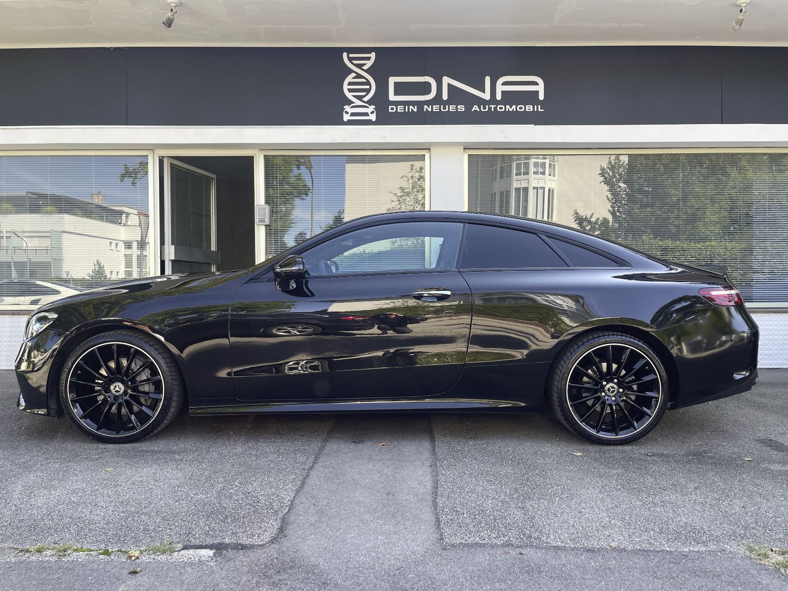 Mercedes-Benz E 220d Coupe 4M AMG Line - Samsaru's Car Outlet