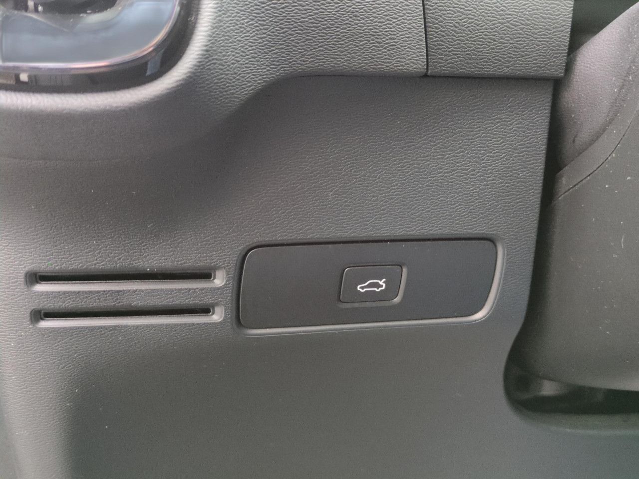 Volvo XC40 Recharge Plus Pure Electric 2WD Bluetooth