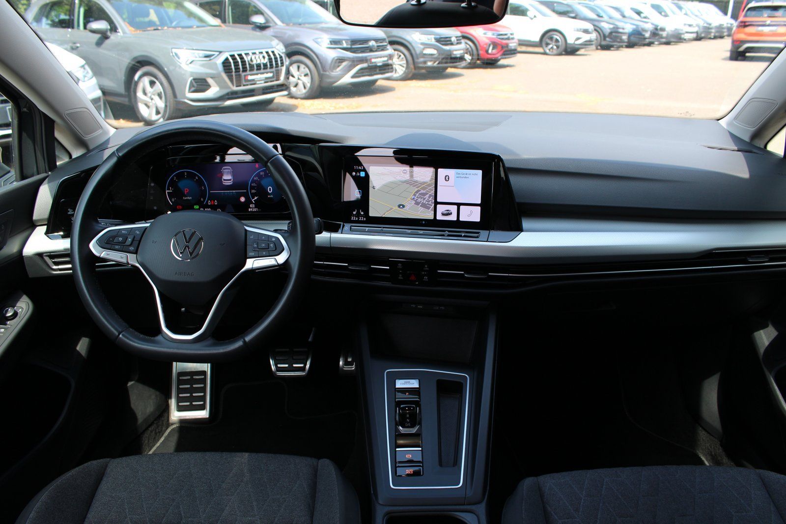 Volkswagen Golf VIII 2.0 TDI DSG Move - Samsaru's Car Outlet