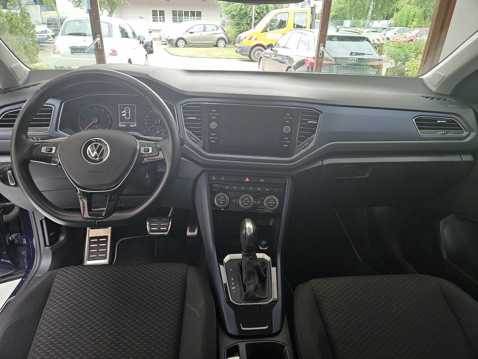 Volkswagen T-Roc 1.5 TSI Style - Samsaru's Car Outlet