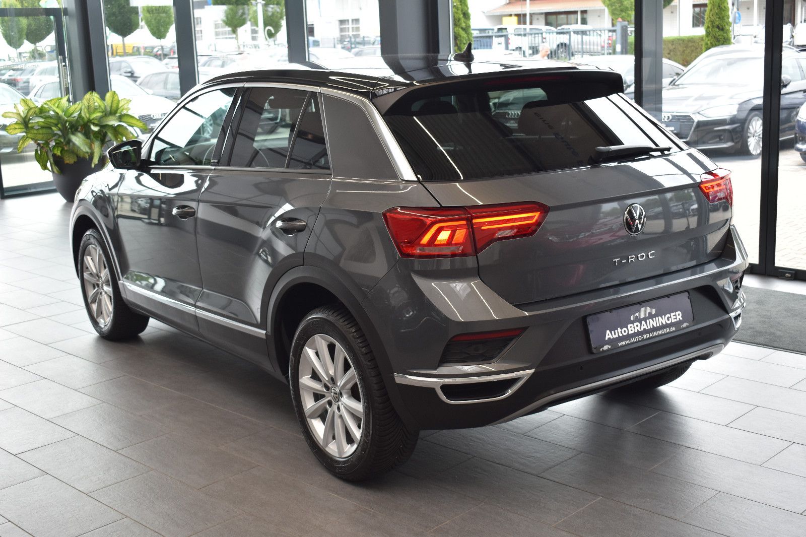 Volkswagen T-Roc 2.0TDI DSG Active - Samsaru's Car Outlet