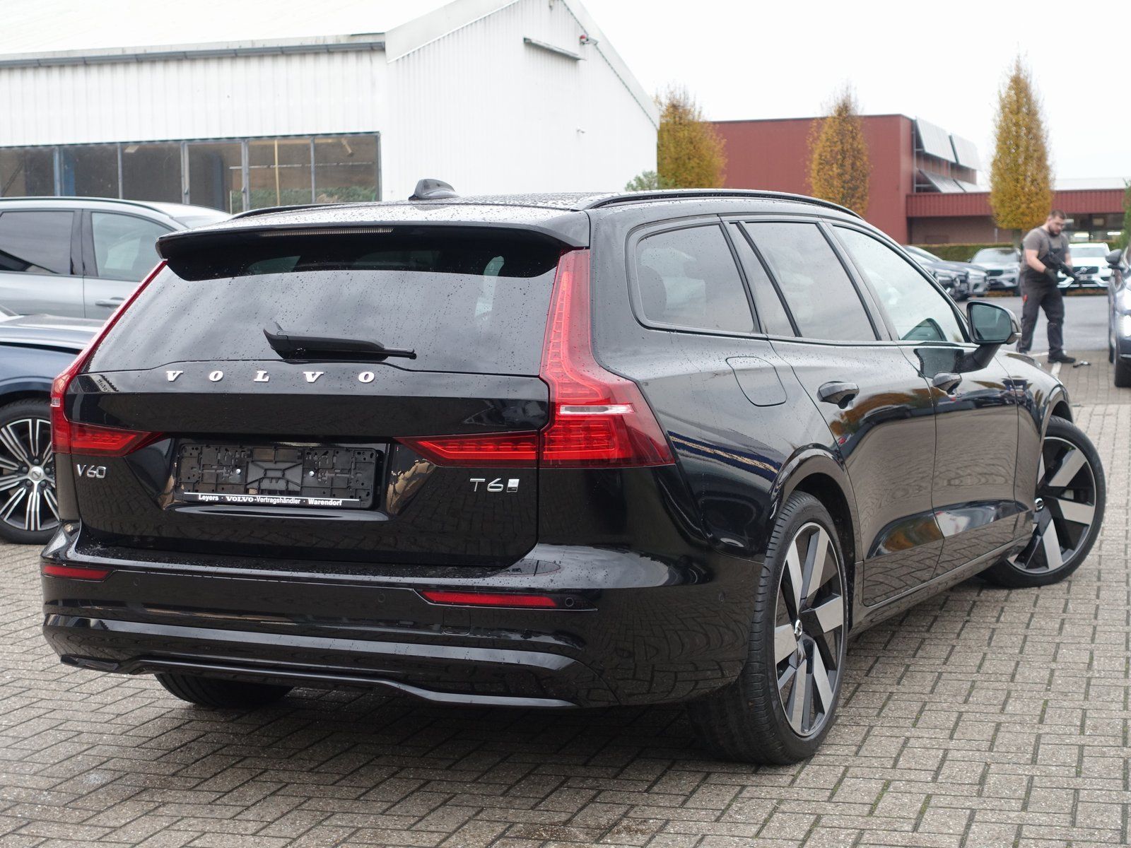 Volvo V60 Plus Dark T6 AWD Plug-in Hybrid AHK/360°/KAM