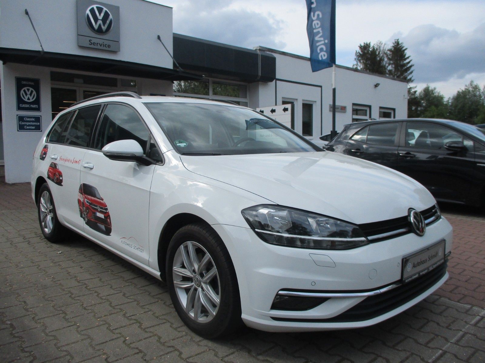 Volkswagen Golf VII Variant DSG - Samsaru's Car Outlet