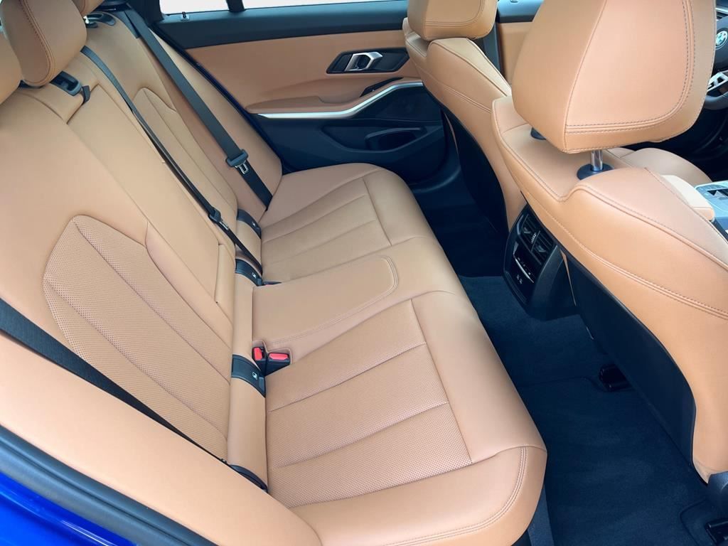 BMW 330e Touring xDrive M Sport AHK+ACC+Inno+Pano+
