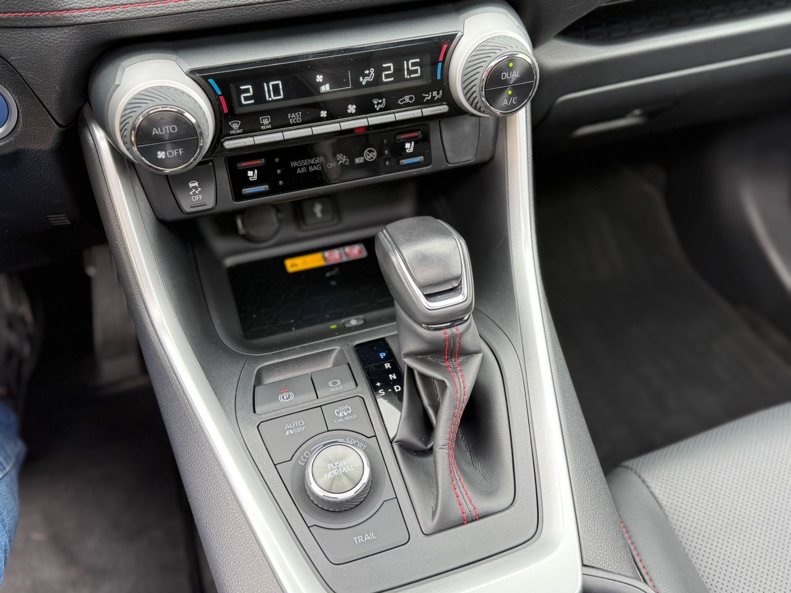 Toyota RAV 4 RAV4 Plug-in Hybrid 4x4 - Samsaru's Car Outlet