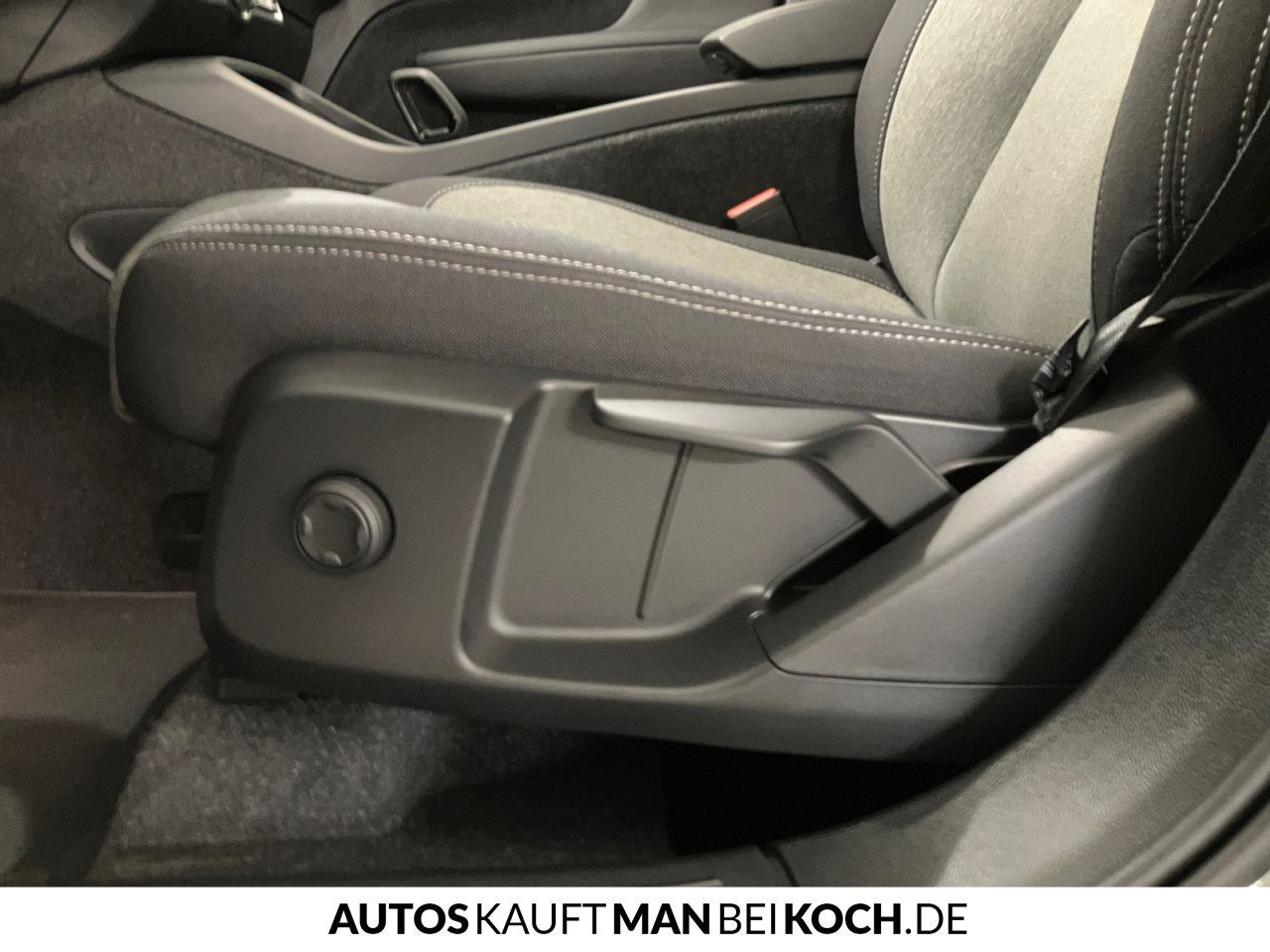 Volvo XC40 B3 DKG Core AHK LED SHZ/LHZ NAVI PDC/CAM!