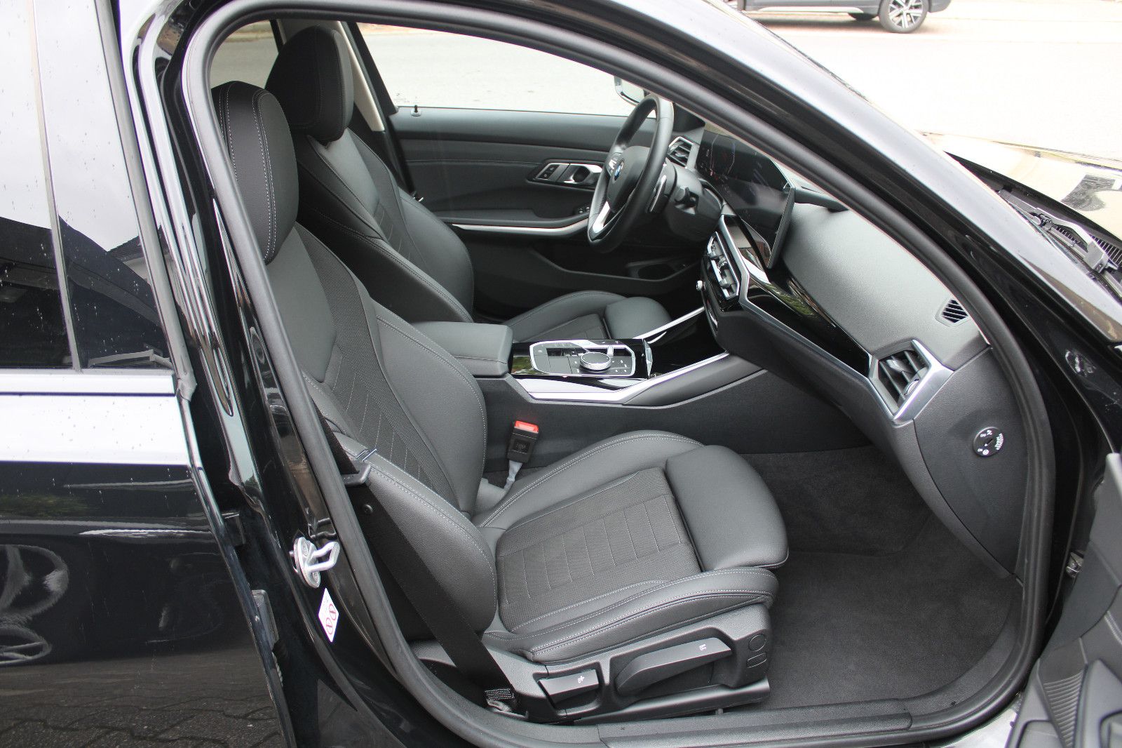 BMW 320dA Touring - Samsaru's Car Outlet