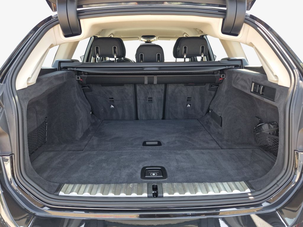 BMW 320i Touring Aut. Advantage - Samsaru's Car Outlet