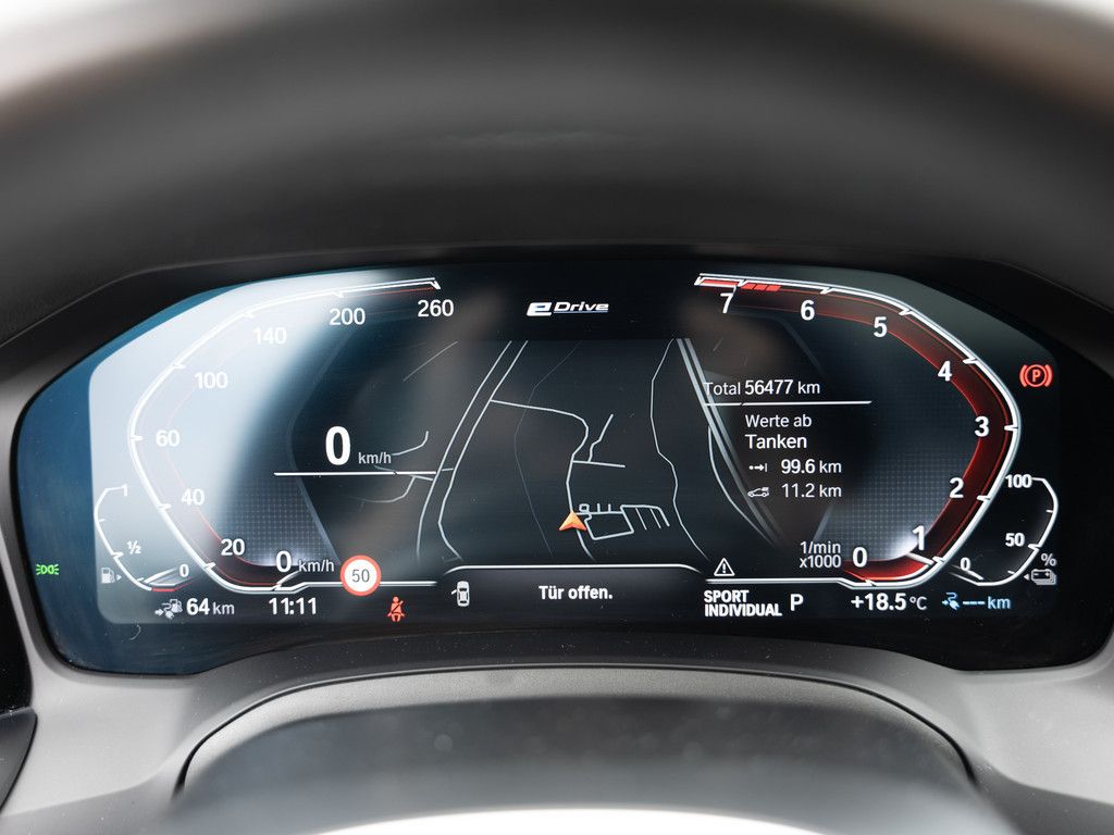 BMW 330e Touring xDrive M-Sport PANO AHK HUD LASER