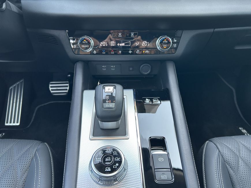 Mitsubishi Outlander 2.4 4WD Plug-In HYB TOP,360°Kam,Leder,