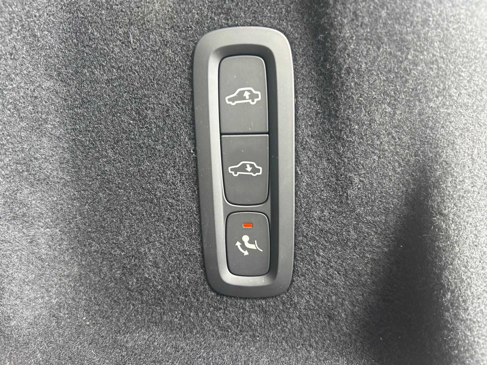 Volvo T6 AWD Plus Black Ed.+360+Luftfahrw.+AHK+Assist.