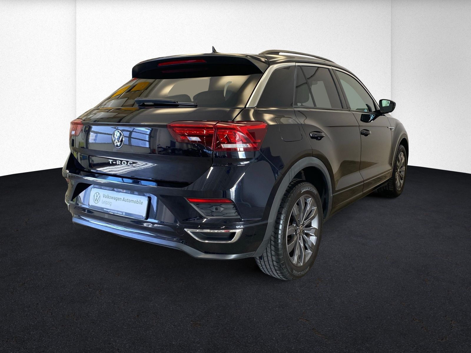 Volkswagen T-Roc 1.5 TSI Sport R-Line - Samsaru's Car Outlet