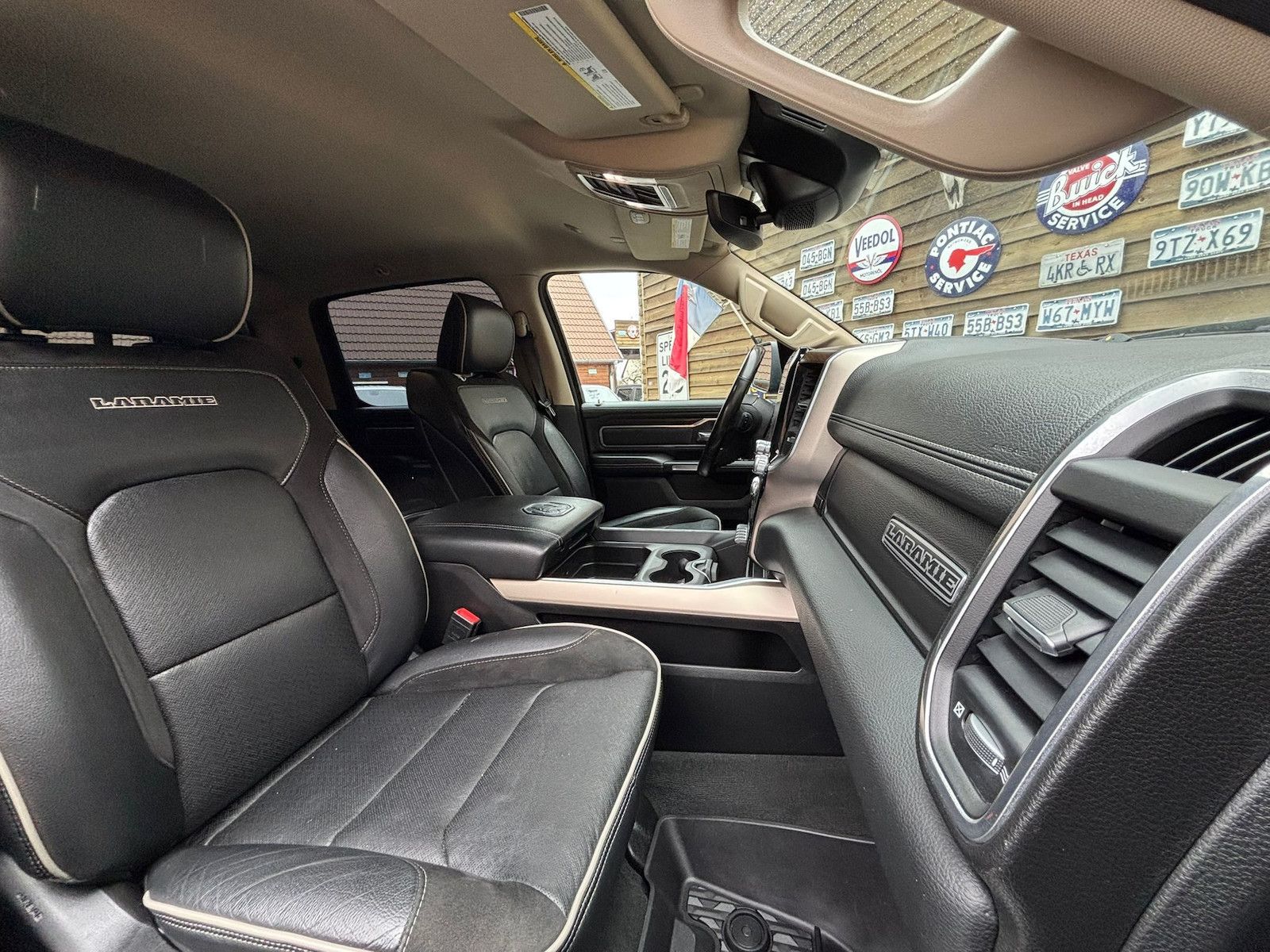 Dodge RAM 1500 Laramie 5,7L 4x4 AHK 12´´ LPG Bügel