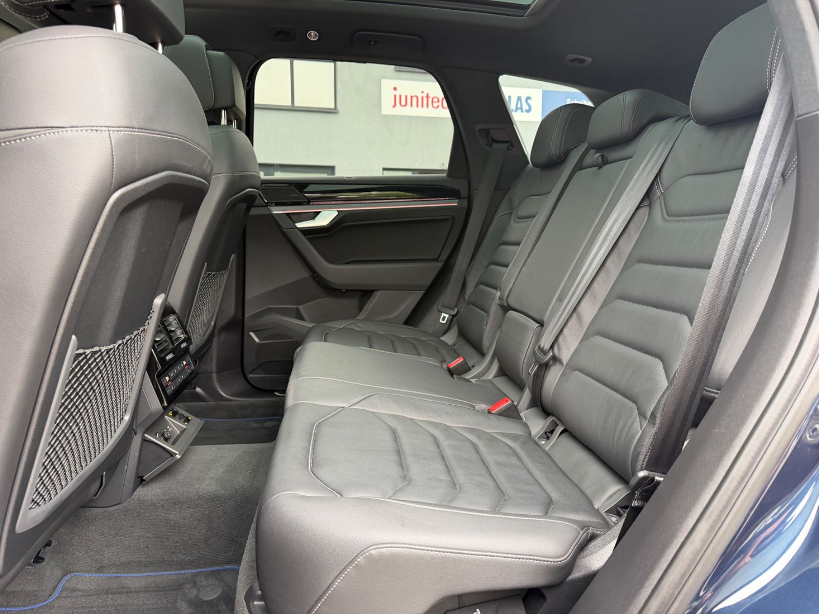 Volkswagen Touareg 3.0 TSI 4Motion R °NACHT°360°AHK°PANO°