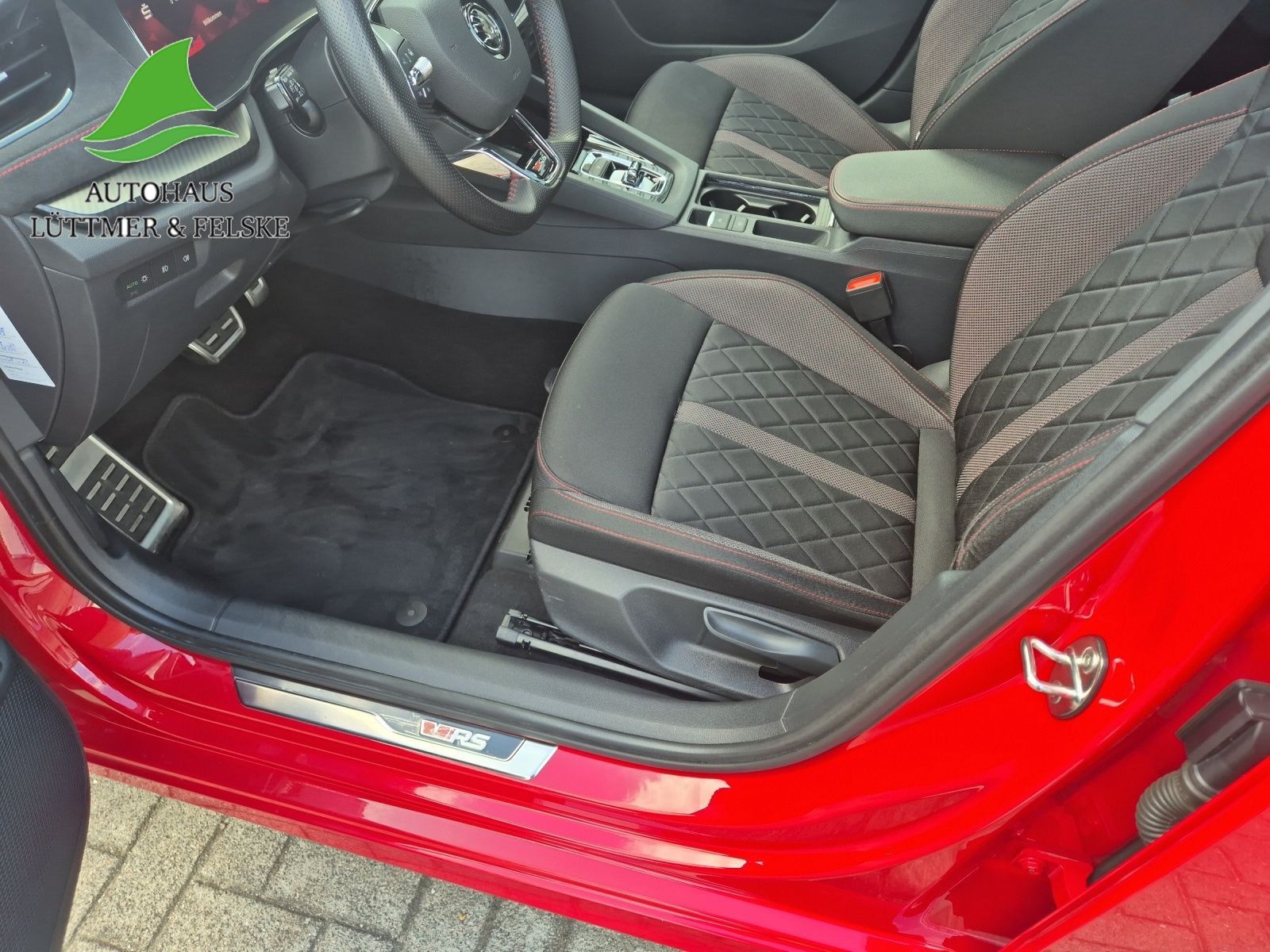 Skoda Octavia Combi RS 1.4 TSI DSG - Samsaru's Car Outlet