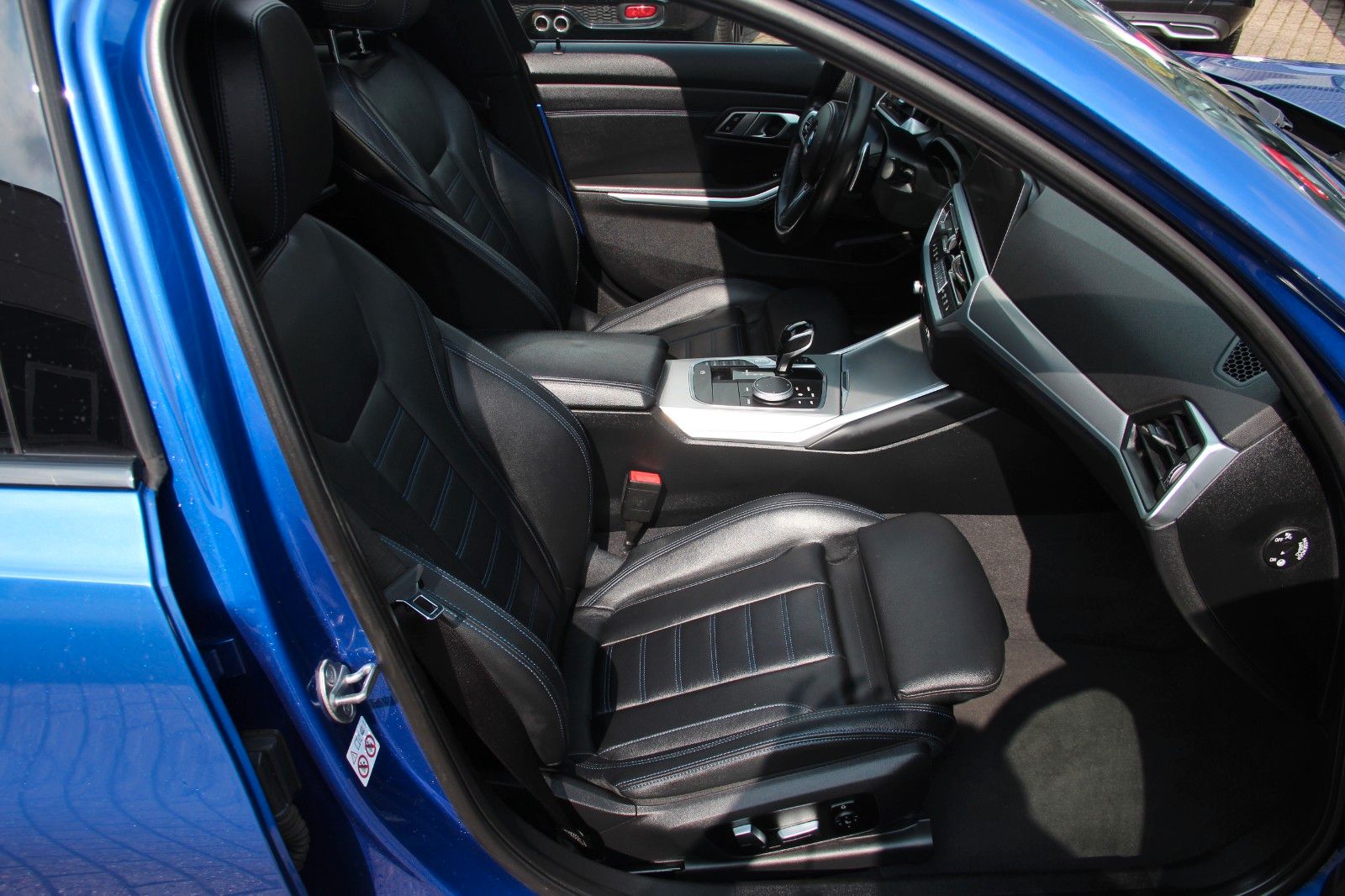 BMW 330 i Lim M Sport Shadow - Samsaru's Car Outlet