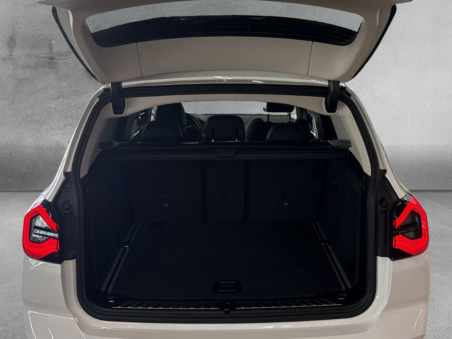 BMW X3 xDRIVE 20d AUTOMATIK LC PLUS - Samsaru's Car Outlet