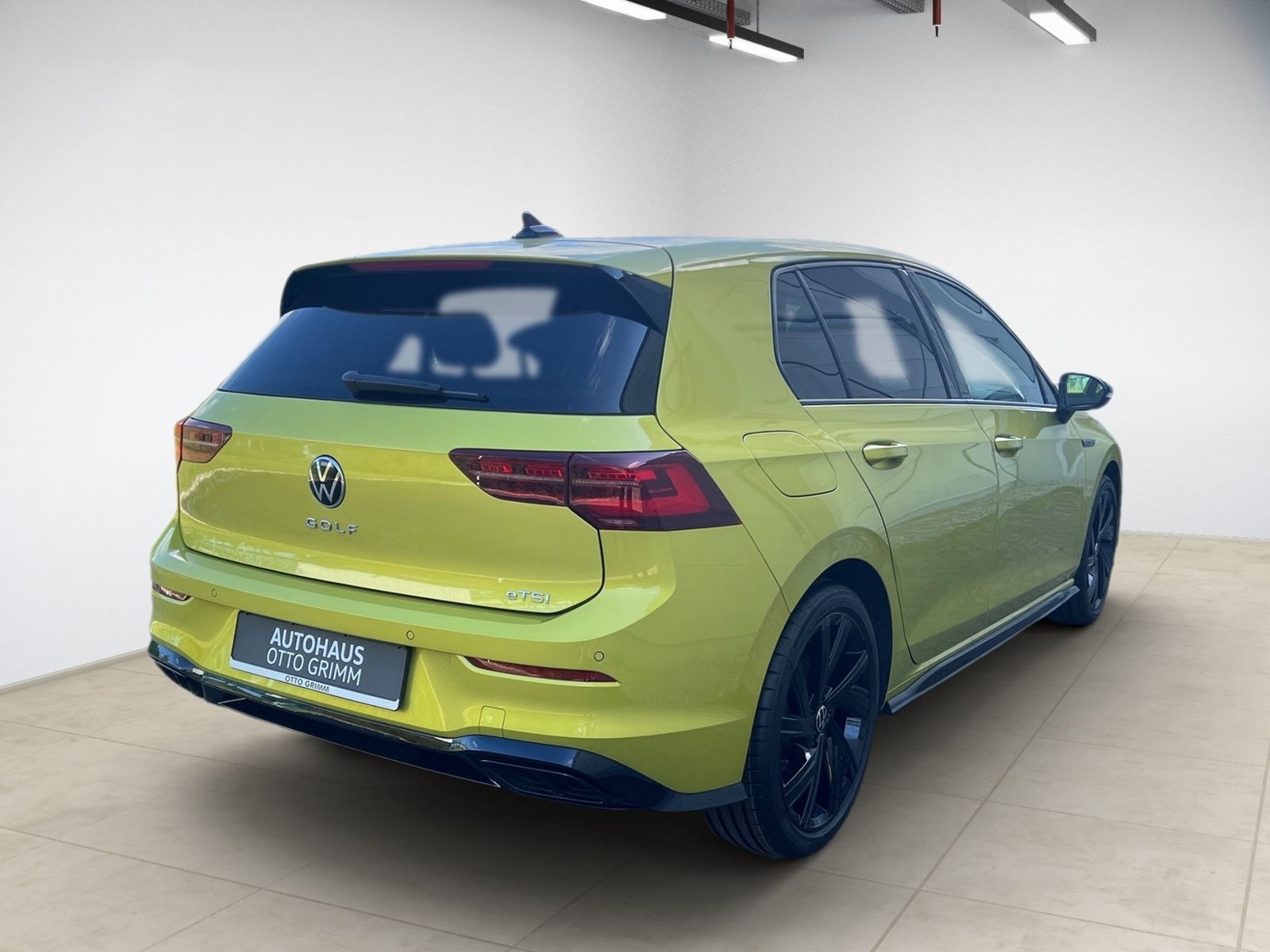 Volkswagen Golf VIII 1.5 eTSI R-Line - Samsaru's Car Outlet
