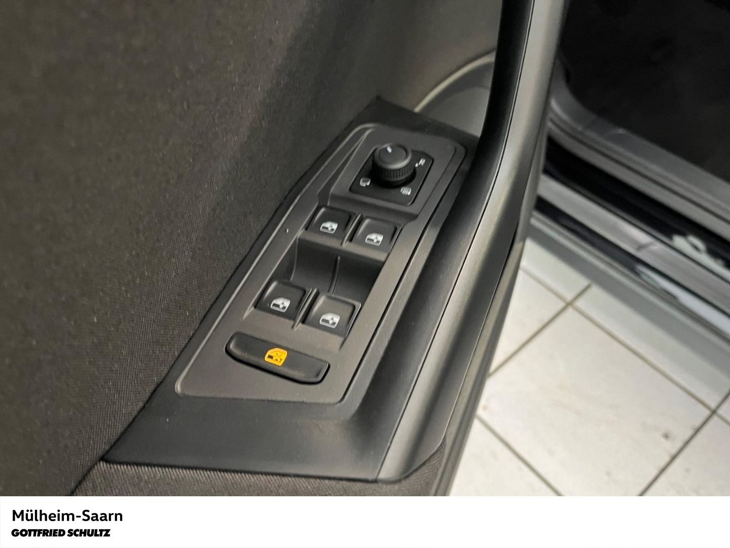 Volkswagen T-Roc 1.5 TSI DSG - Samsaru's Car Outlet