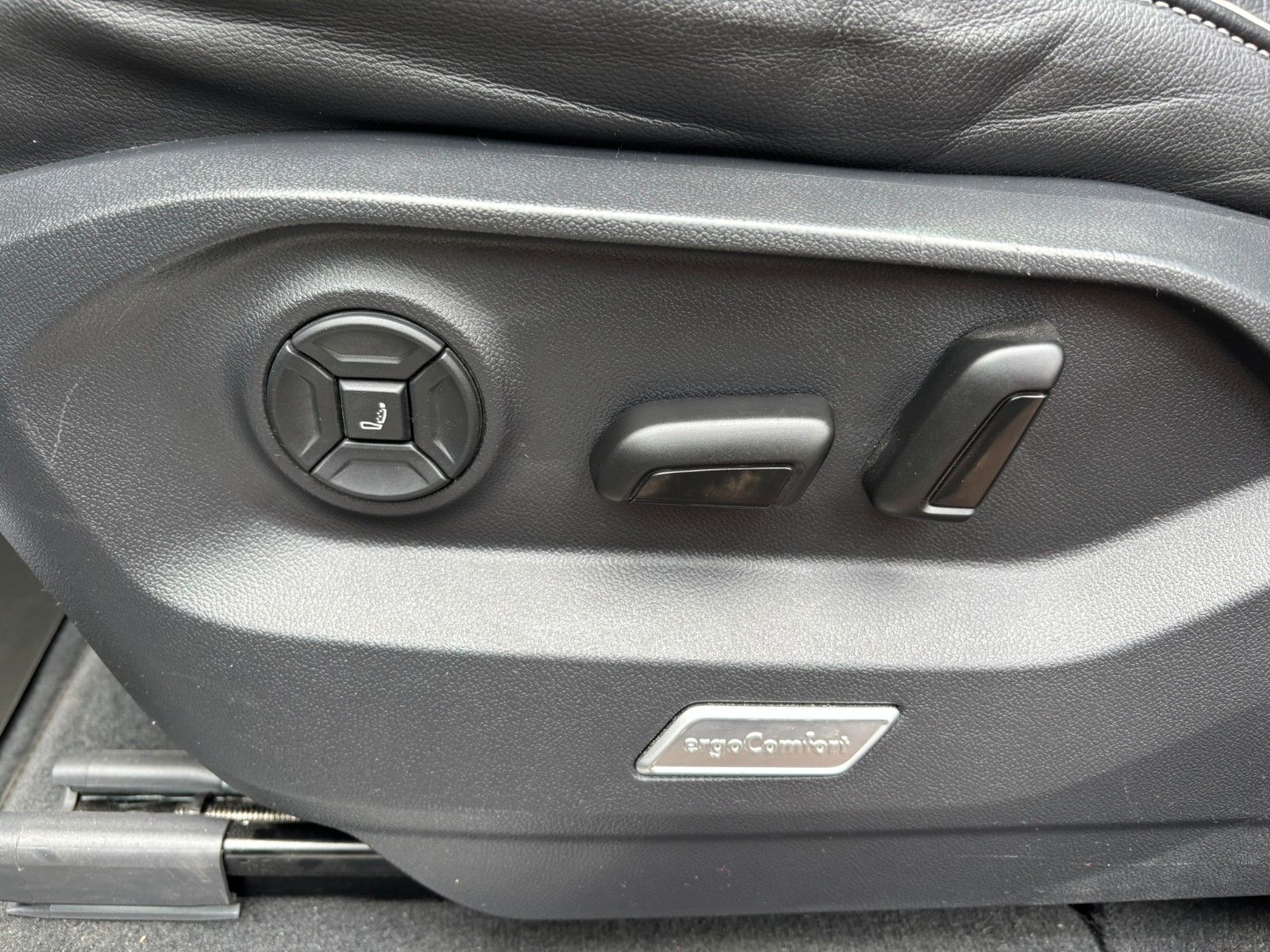 Volkswagen Touareg Elegance 4M - Samsaru's Car Outlet
