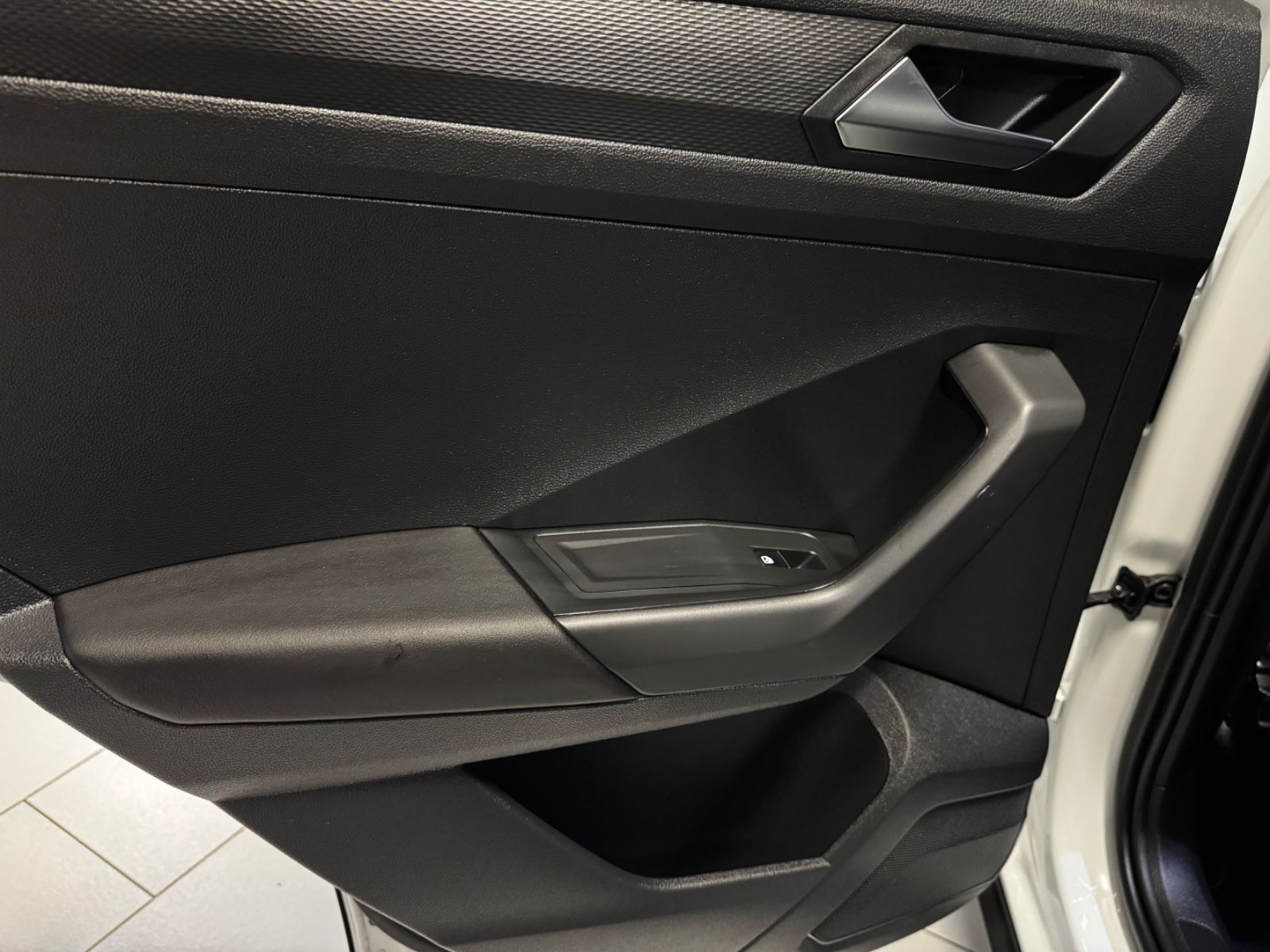 Volkswagen T-ROC 2.0TDI R-Line - Samsaru's Car Outlet