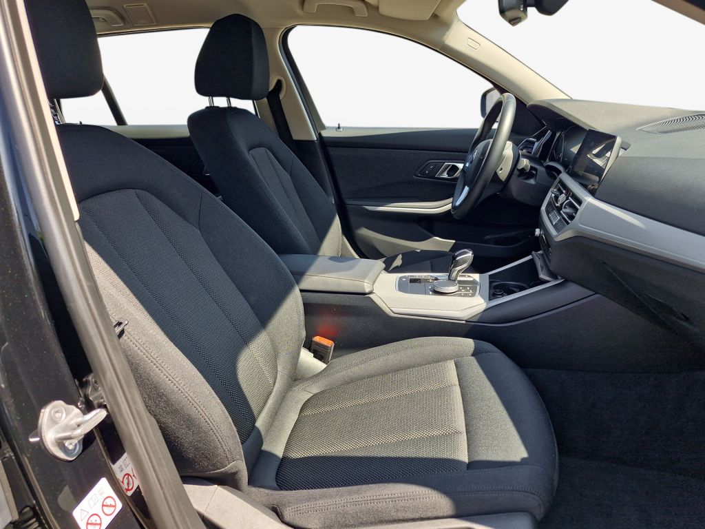 BMW 320i Touring Aut. Advantage - Samsaru's Car Outlet
