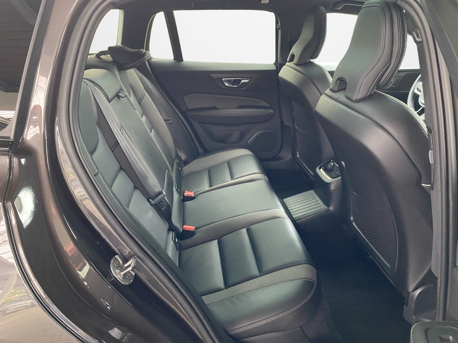 Volvo V60 T8 Plus Dark AHK*LED*StHzg*SHZ*WiPa*