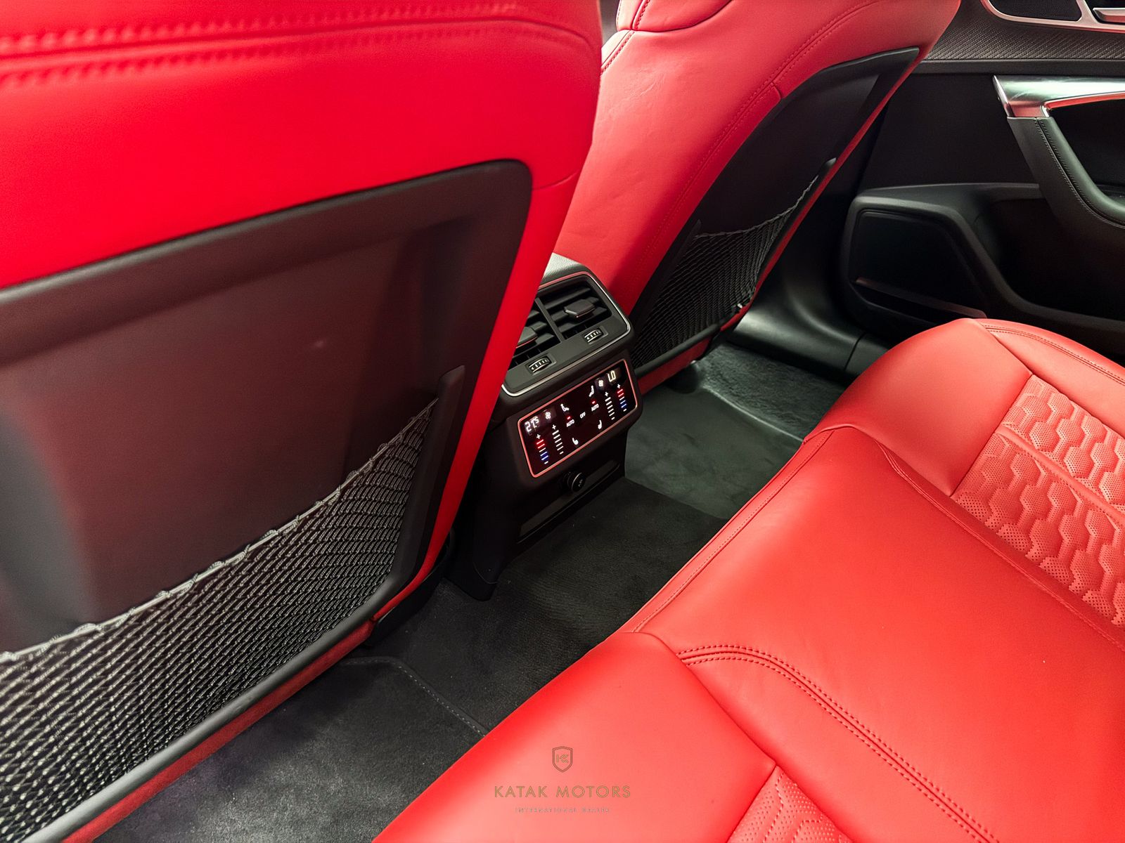 Audi RS6 PERFORMA/FULLCARBON/DYNAMIK+/PANO/B&O/HEADUP
