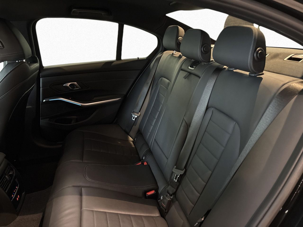 BMW 330e xDrive Lim M Sport HUD,360°,DA,ACC,Memory
