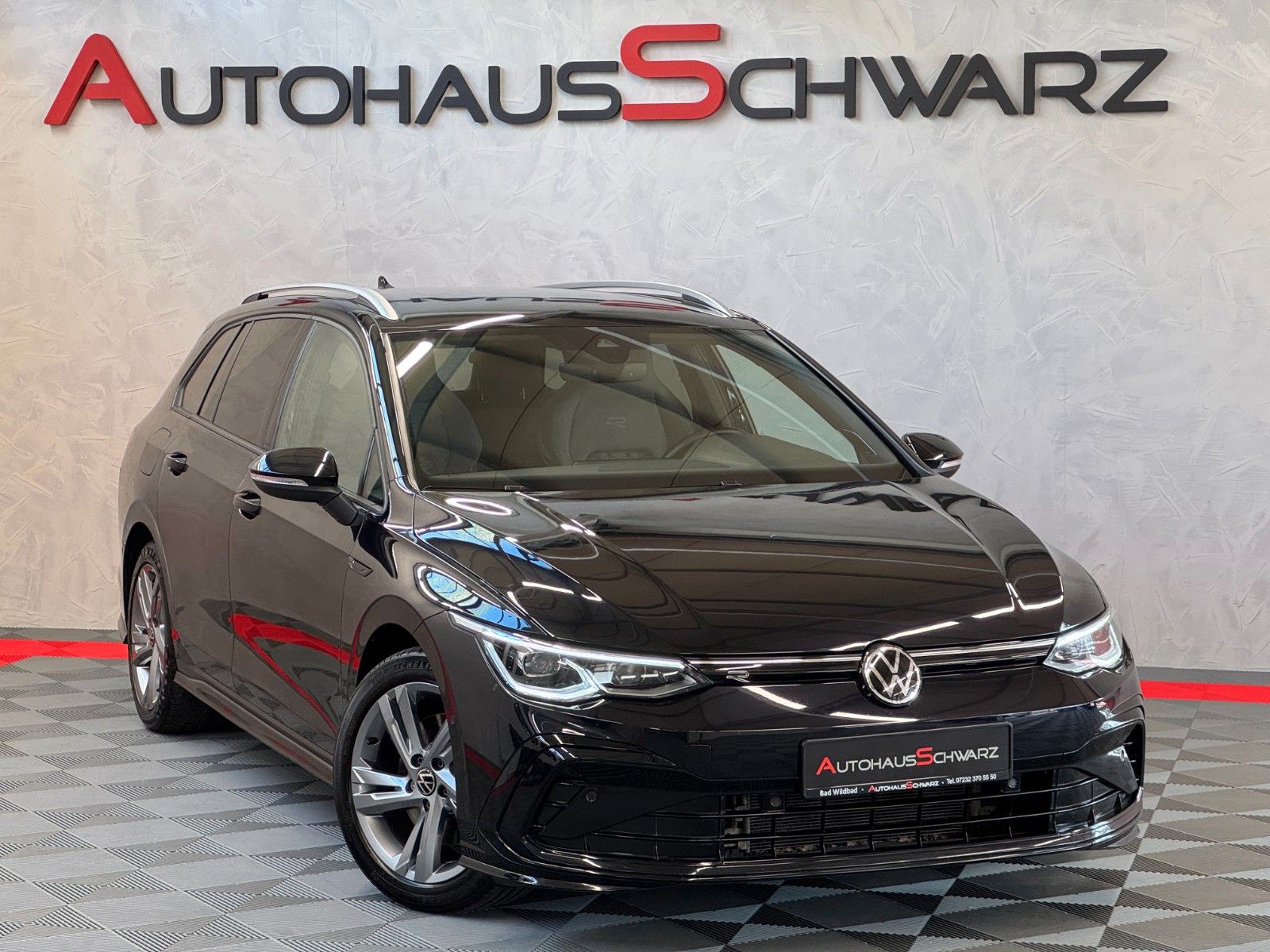 Volkswagen Golf VIII Variant R-Line - Samsaru's Car Outlet