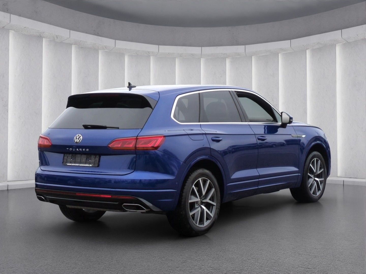 Volkswagen Touareg R-LINE 4M - Samsaru's Car Outlet