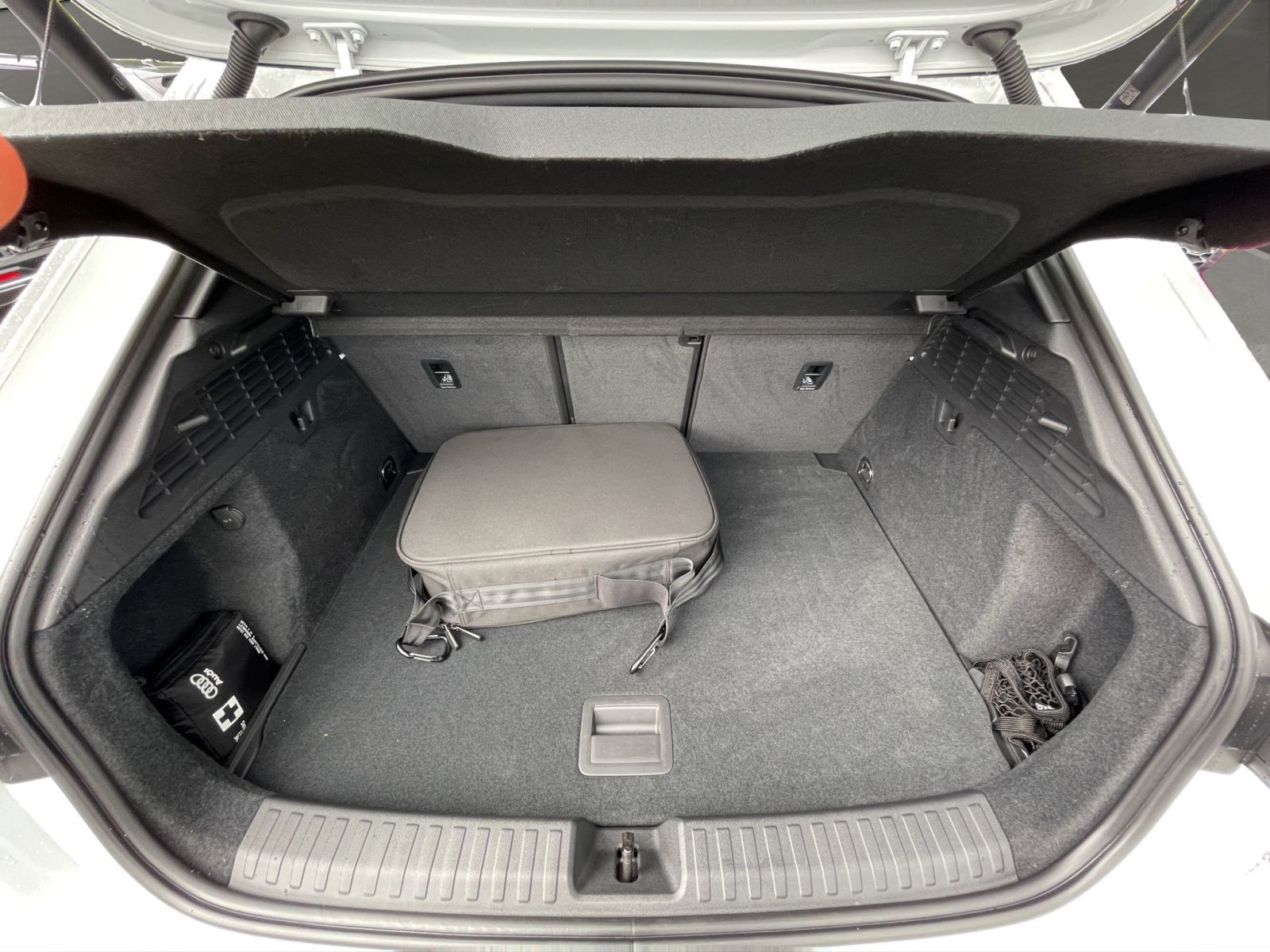 Audi A3 SB 45 TFSI e S line LED Navi Kamera Leder