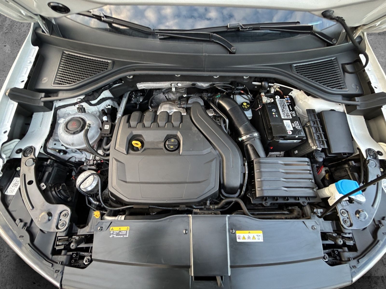 Volkswagen T-Roc TSI Sport R-Line - Samsaru's Car Outlet
