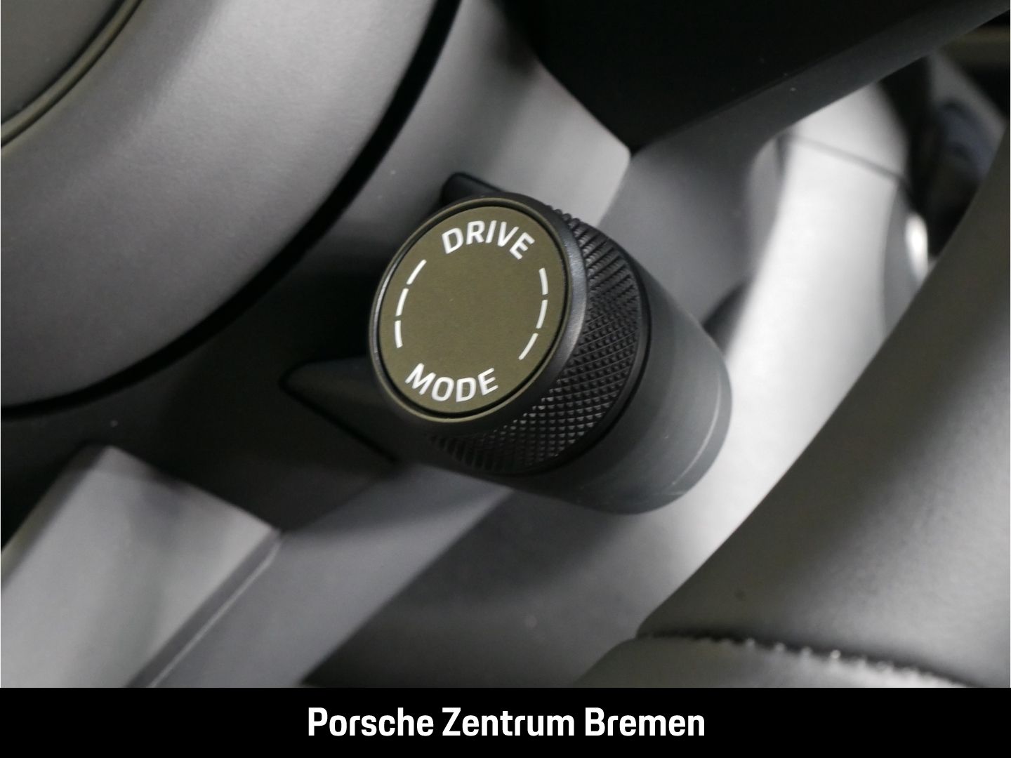 Porsche Macan Electric Turbo Sportpaket - Samsaru's Car Outlet