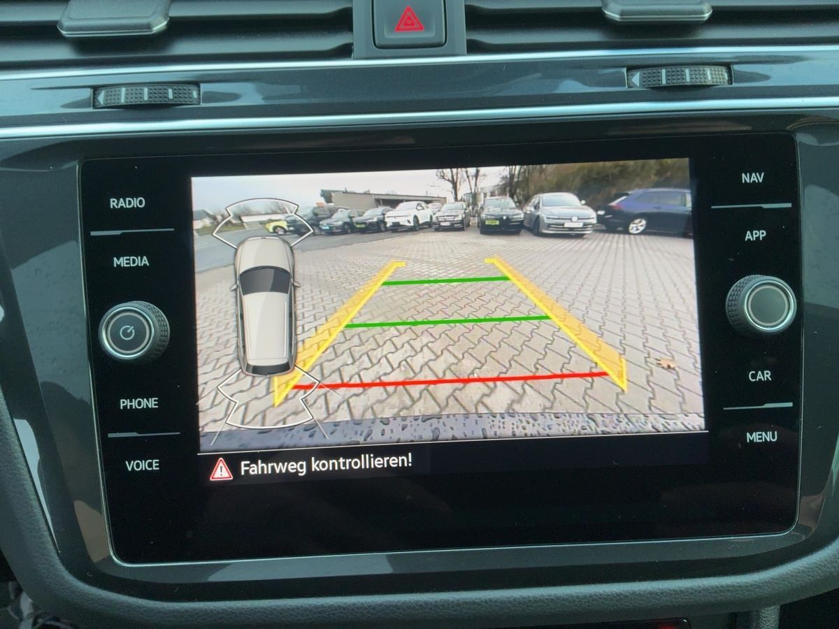Volkswagen Tiguan 2.0 TDI 4M ELEGANCE MATRIX+NAVI+AHK+PANO