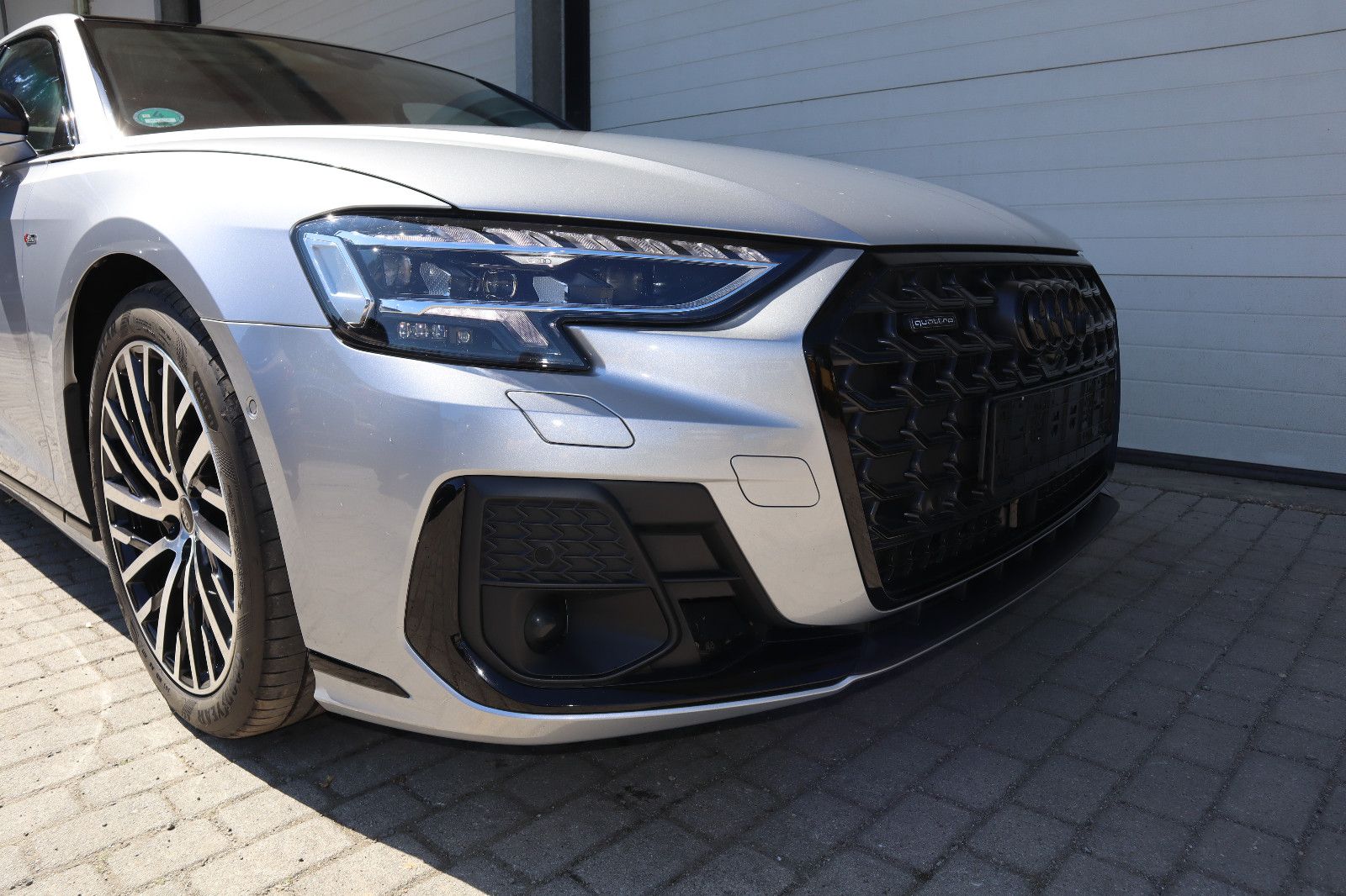 Audi A8L 60 TFSIe lang exclusive S-LINE - Samsaru's Car Outlet