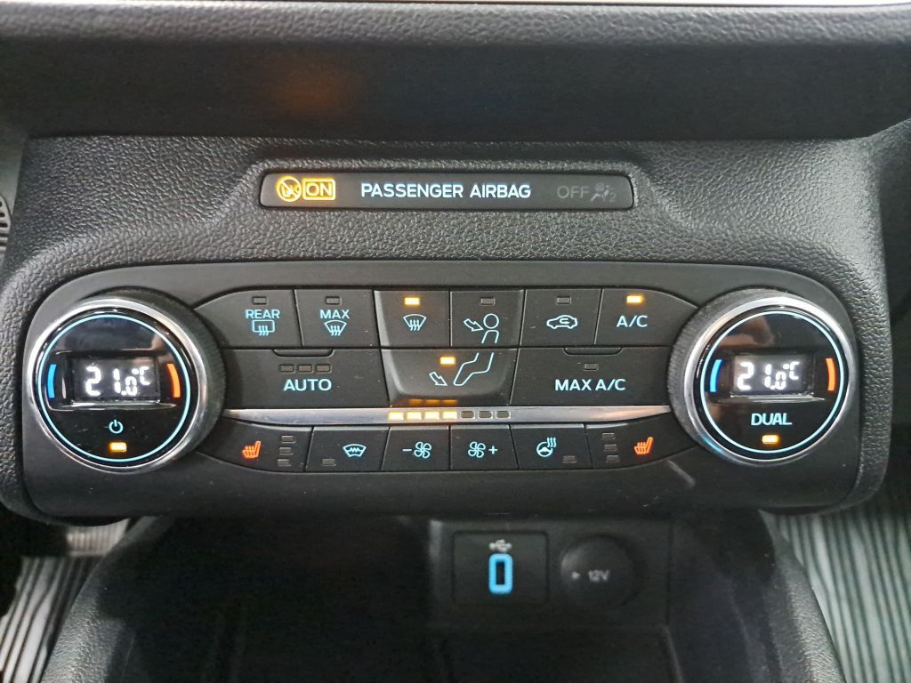 Ford Focus Turnier 2.0 Aut. COOL&CONNECT LED NAVI AHK