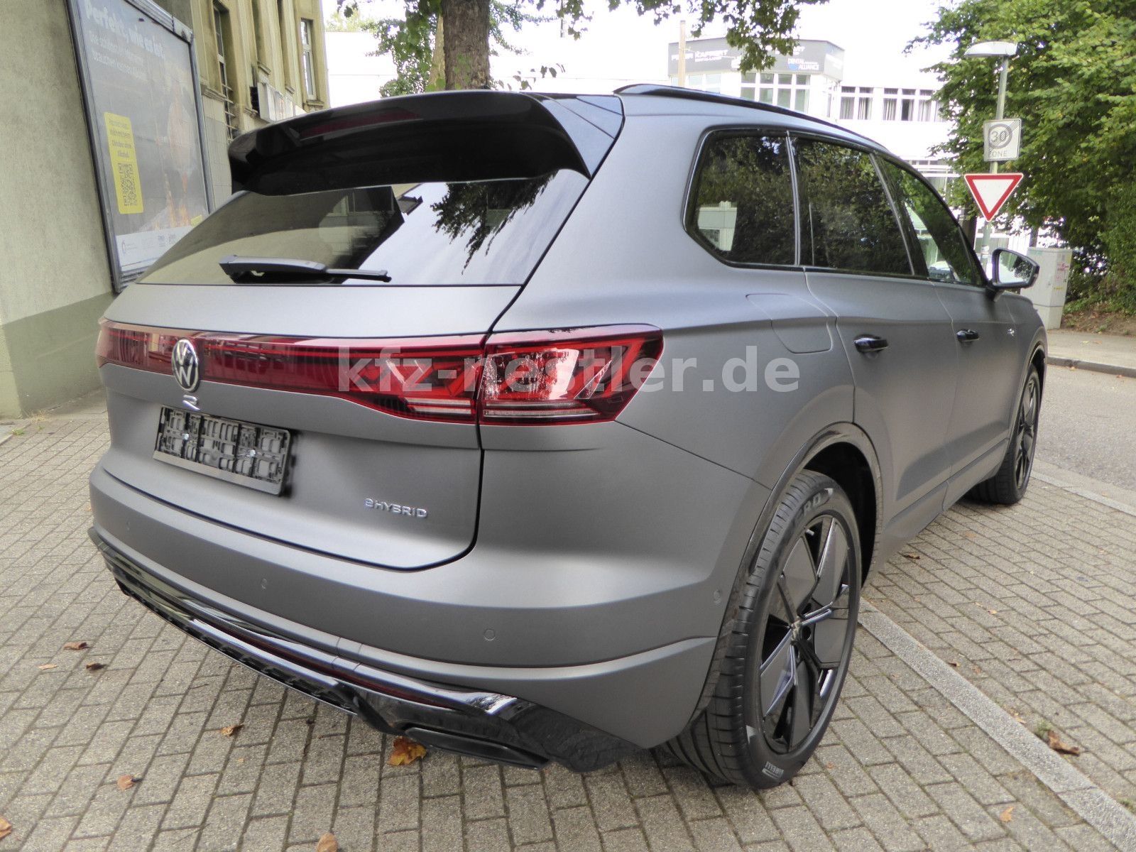 Volkswagen Touareg R e-Hybrid Pano/Puglia/AHK/HUD/ACC/Matt